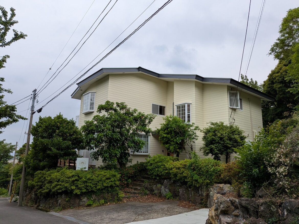 最新ゲーミングPCもベッドも5台ずつある伊豆の“ゲーミング別荘”に泊まってきた。お一人様で - PC Watch