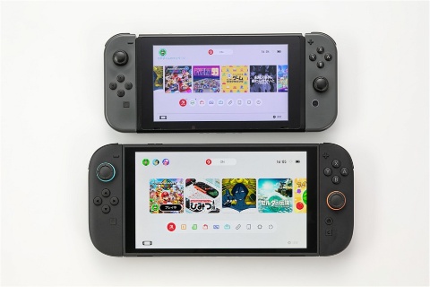 上の「Nintendo Switch」（初期モデル）と比較すると、「Nintendo Swicth 2」は一回り大きい。だが、ホーム画面は、Switchのものが踏襲されている