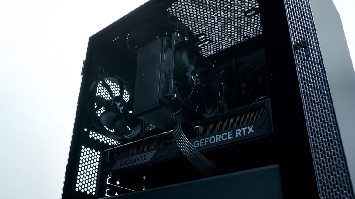 こういうのでいいんだよ！ホビーに強い“駿河屋”の9700X+RTX 5070 Ti搭載「SURUGA 9000STi」は30万円の本格派ゲーミングPC - AKIBA PC Hotline!