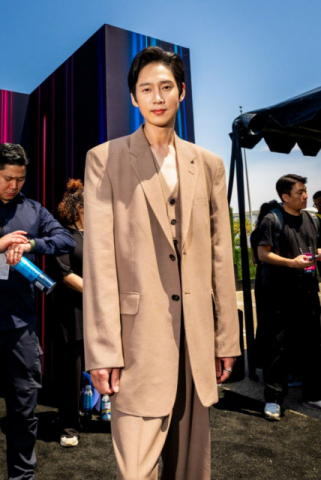 俳優パク・ソンフン、LAでグローバルファンと出会った…「イカゲーム シーズン3」想像以上になるだろう