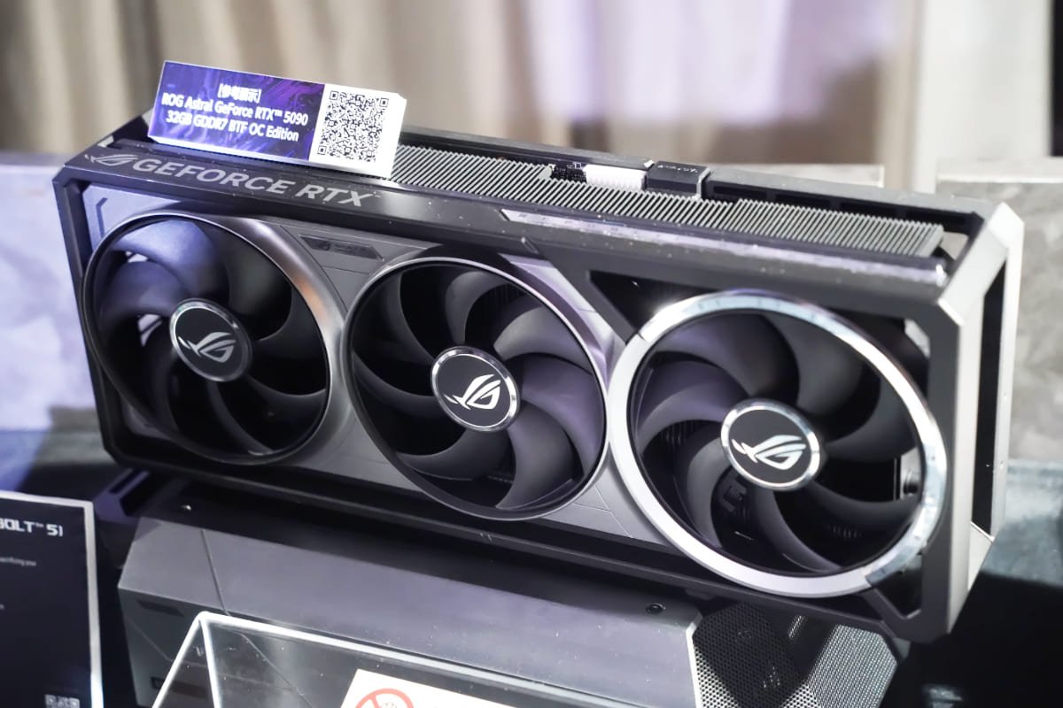 ROG Astral GeForce RTX 5090 32GB GDDR7 BTF OC Edition