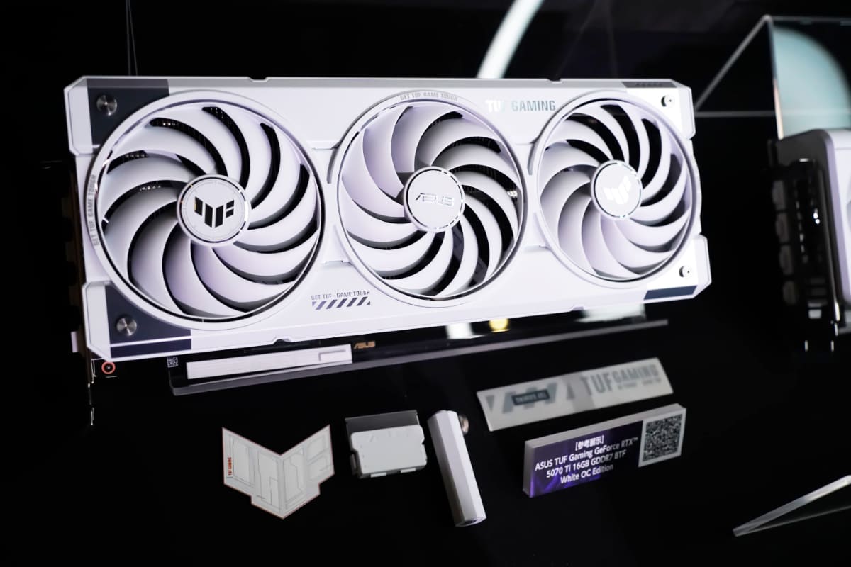 ASUS TUF Gaming GeForce RTX 5070 Ti 16GB GDDR7 BTF White OC Edition