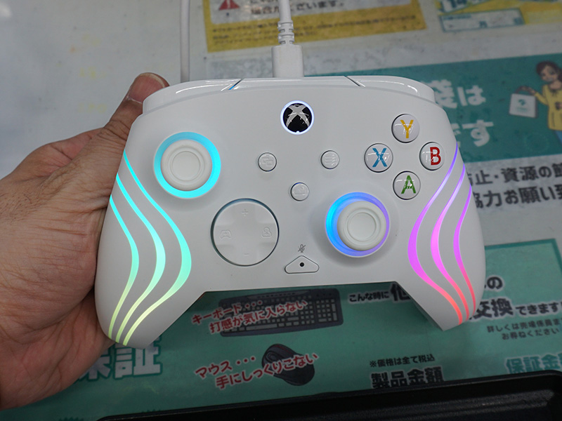 トリガーストップ/背面ボタン搭載の有線ゲームパッド「Afterglow Wave」、TSUKUMOで展示中 – AKIBA PC Hotline! トリガーストップ/背面ボタン搭載の有線ゲームパッド「Afterglow Wave」、TSUKUMOで展示中 - AKIBA PC Hotline!