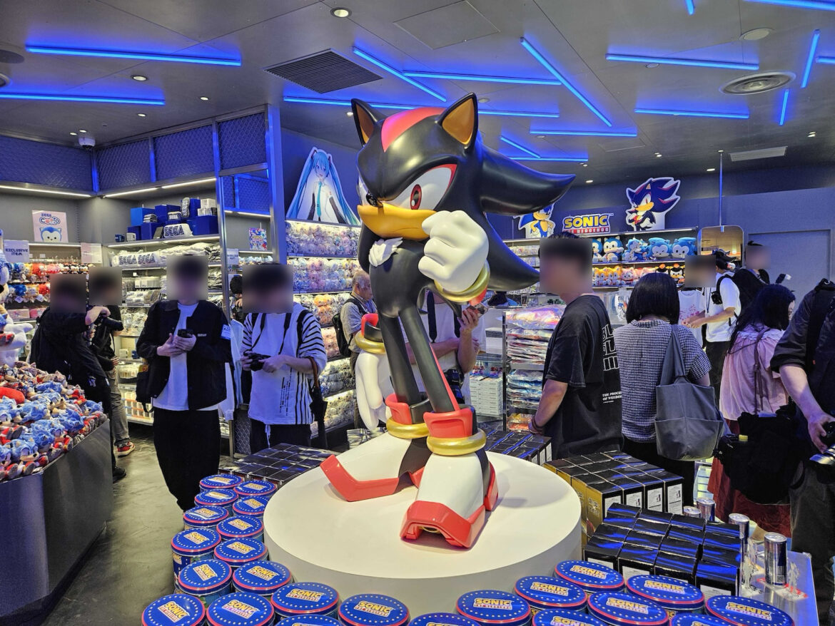 「ソニック」や「龍が如く」のグッズが目白押し！ 「SEGA STORE TOKYO」店内の様子を撮り下ろし - GAME Watch