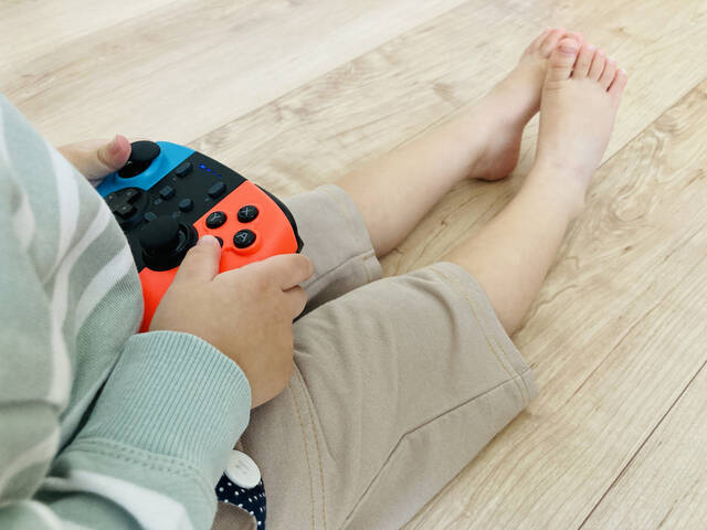 「やりすぎ=依存症」は大きな誤解!? ゲーム依存の裏側に隠された、子どもが本当に求めている“心の欲求”とは – with class -講談社公式 「やりすぎ=依存症」は大きな誤解!? ゲーム依存の裏側に隠された、子どもが本当に求めている“心の欲求”とは - with class -講談社公式