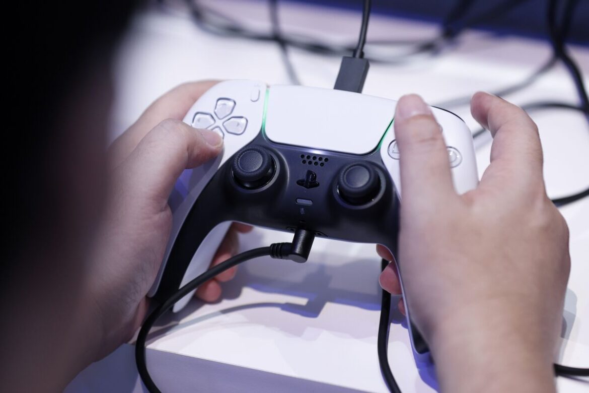 「プレイステーション５」を50ドル値上げ、ソニーが「苦渋の決断」 - Bloomberg