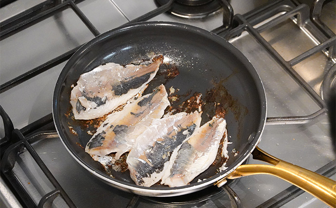 VTuber『うおむすめ』がアジ料理で対決! 罰ゲームの激辛チョコレートをかけた勝負の行方は?