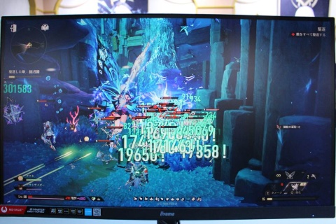 ダメージ表記で画面が埋まるくらい数多くの敵と対峙する