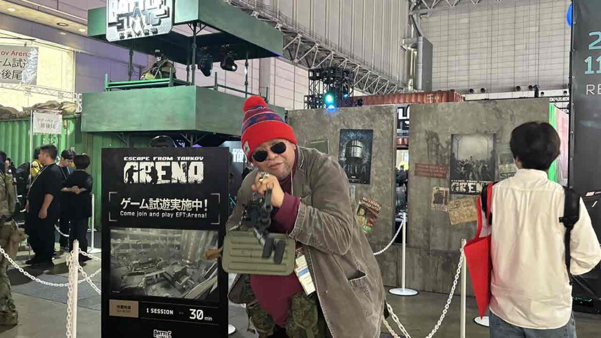 Escape from Tarkovブースは軍人の世界観　筋トレもできるよ【TGS2025】：日経クロストレンド