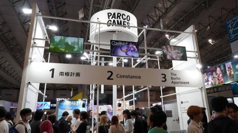 空港をイメージした白い外観が印象的なPARCO GAMESのブース