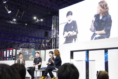 ステージで「Twitch」にまつわるトークセッションを展開した