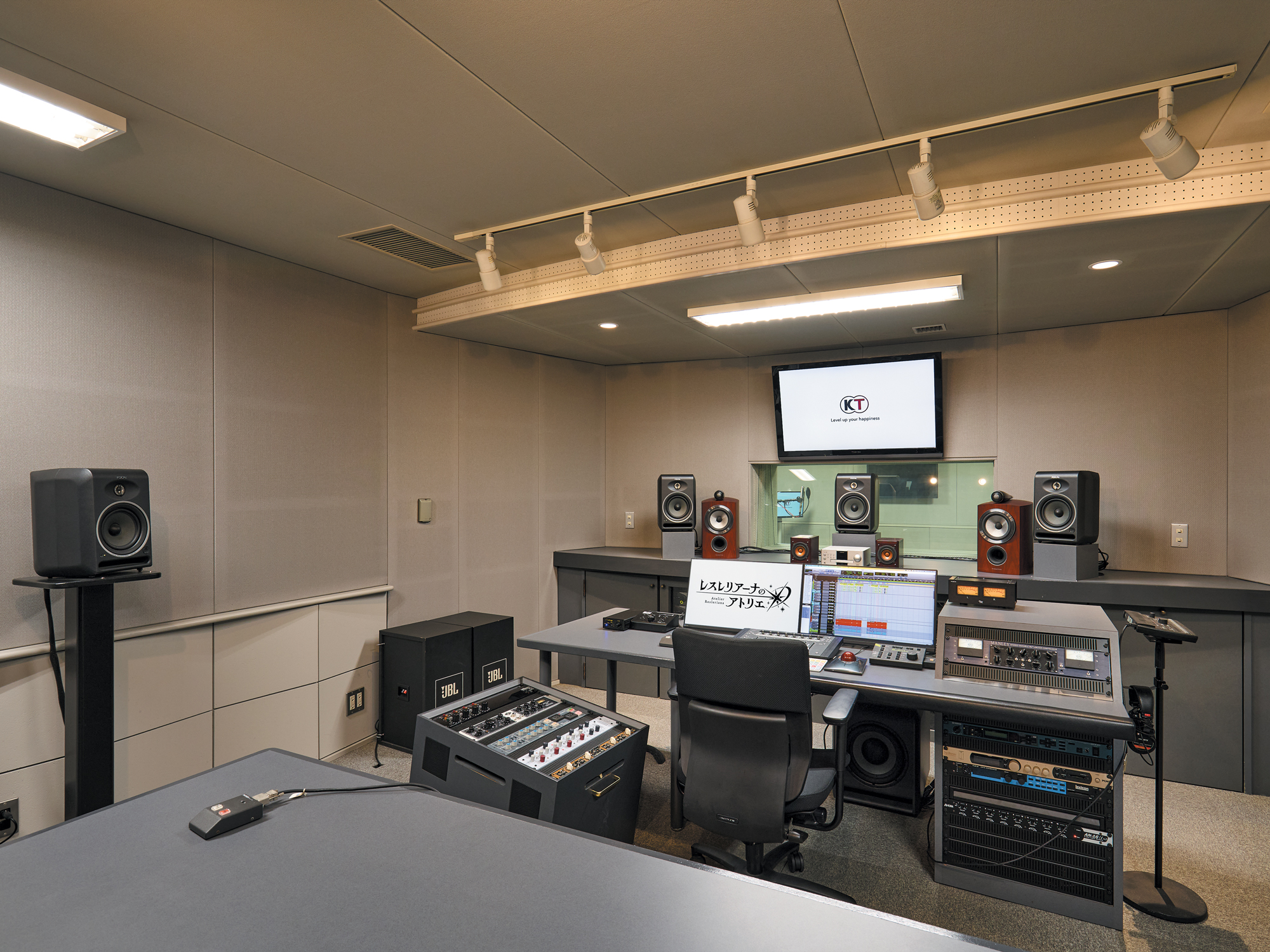 第1スタジオのコントロール・ルーム