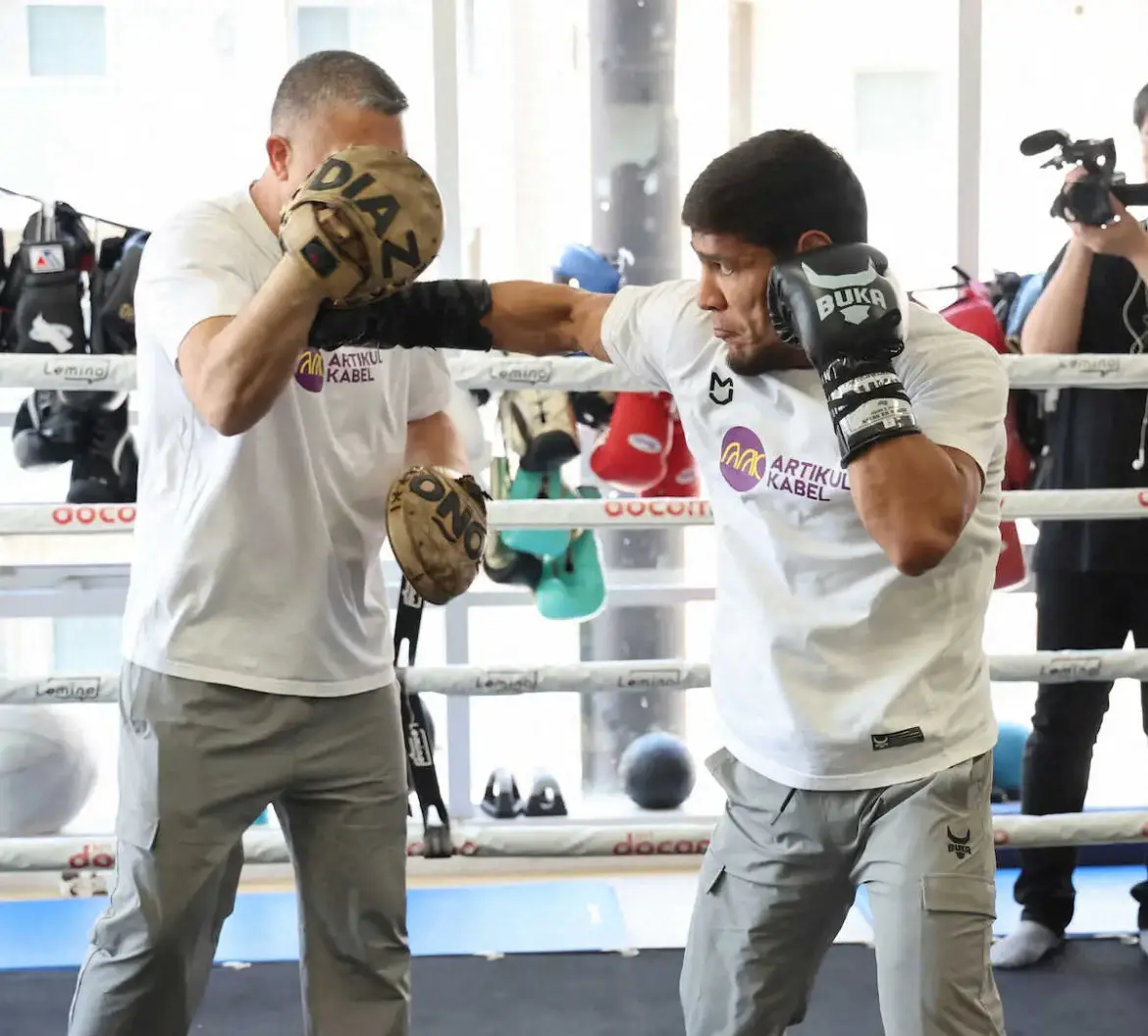 アフマダリエフ　尚弥戦の“鍵”は左フック！「ゲームプランもある。自分が総合的に上だ」 - スポニチ Sponichi Annex 格闘技