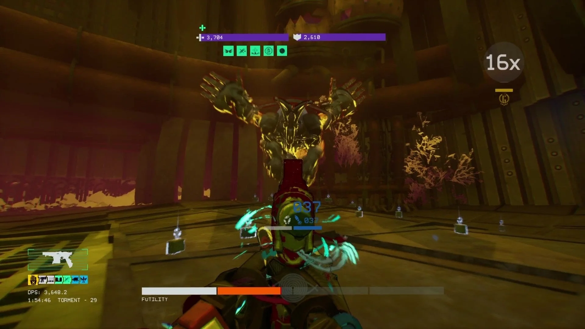 プレイヤーが金色に輝くボスと激しい銃撃戦を繰り広げる様子