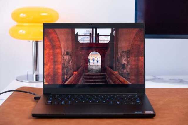 Razor-Blade-14-4-768x512