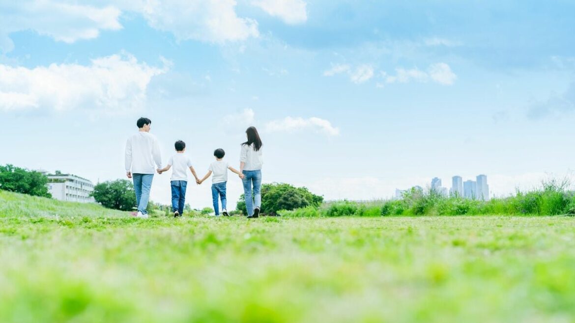 幸せを与えるのはゲームでもお金でも休暇でもない…子どもが｢幸せな大人｣に育つ家庭の"教育方針"【2025年8月BEST】 なんでも｢よくやったね｣とほめるのはリスクがある | PRESIDENT Online（プレジデントオンライン）