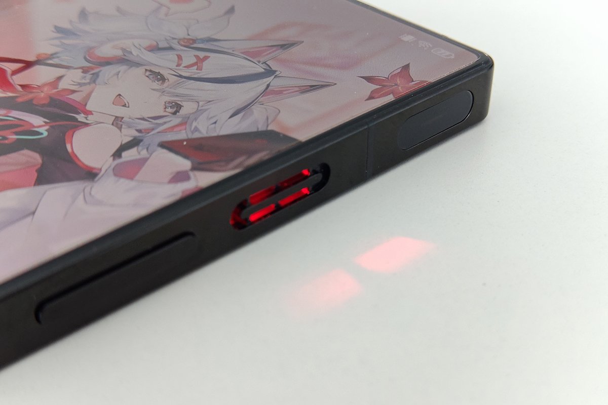 冷却ファンを含む「ICE-X風冷冷却システム」を搭載