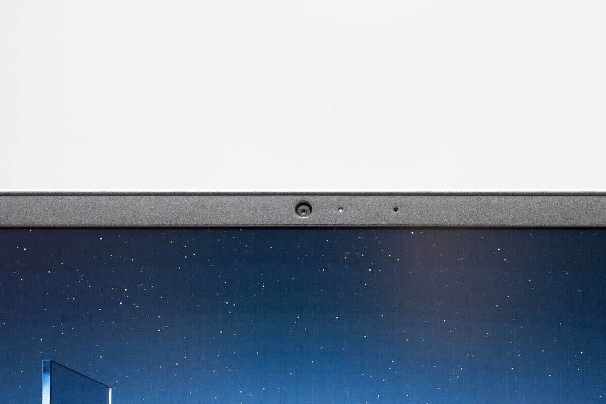 Webカメラはシンプルかつ標準的な性能のものが搭載されています