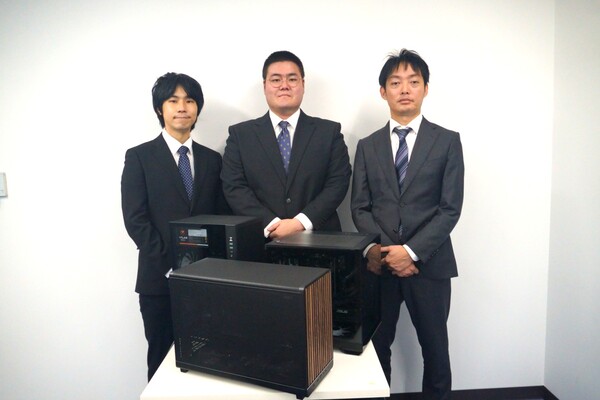 ZEFT R60YRとZEFT R60YQ