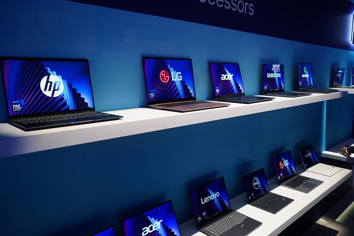 発表会場にはCore Ultra Series 3を搭載するパートナー各社のモバイルノートPCが多数並べられており、実際にゲームプレイなどで性能を体験することができた。ローカルAI処理のデモンストレーションや、AIロボティクスの出展も目立っていた