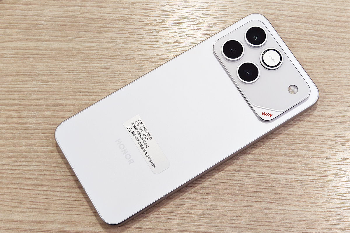 5,000万画素2つを含むトリプルカメラ構成