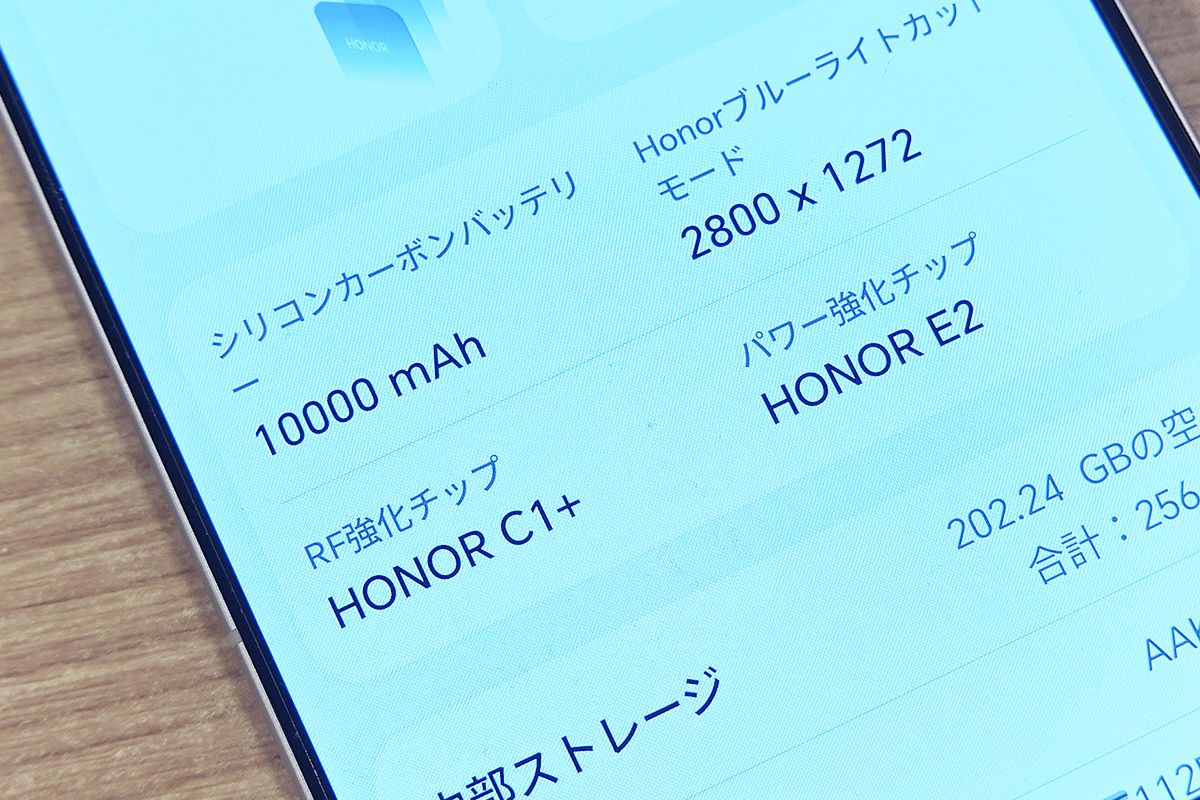 ついに10,000mAhのバッテリーを搭載