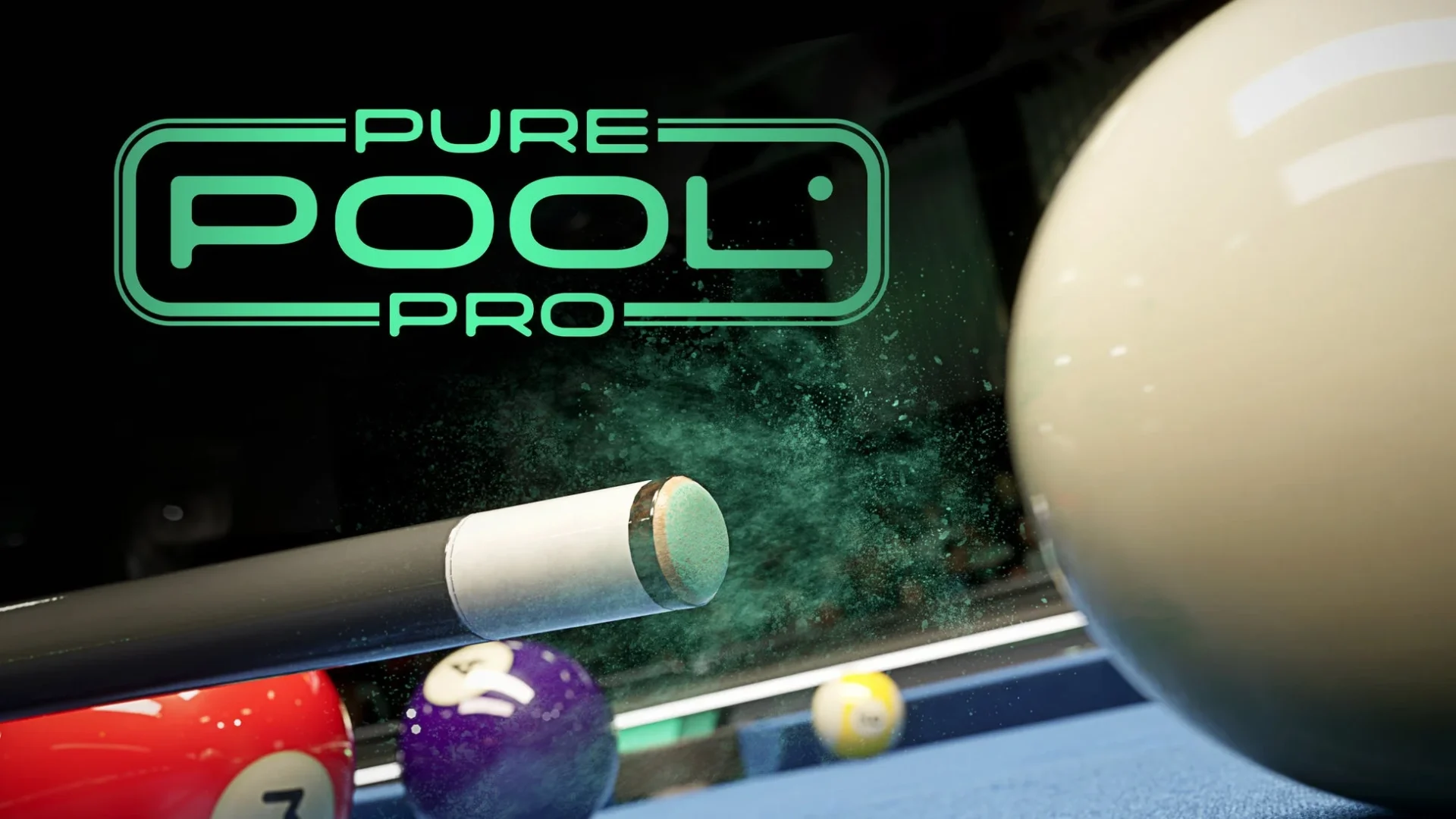 『Pure Pool Pro』のタイトルロゴとビリヤードのショットシーン