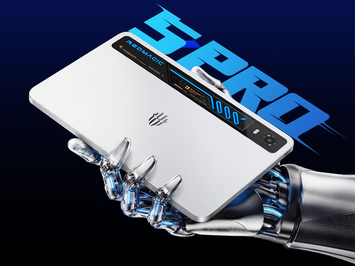 この画像は、頑丈なデザインが特徴のRedMagic Gaming Tablet 5 Proの背面を示しています。