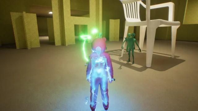 ピンクのキャラクターと緑のエイリアンが写るゲーム画面