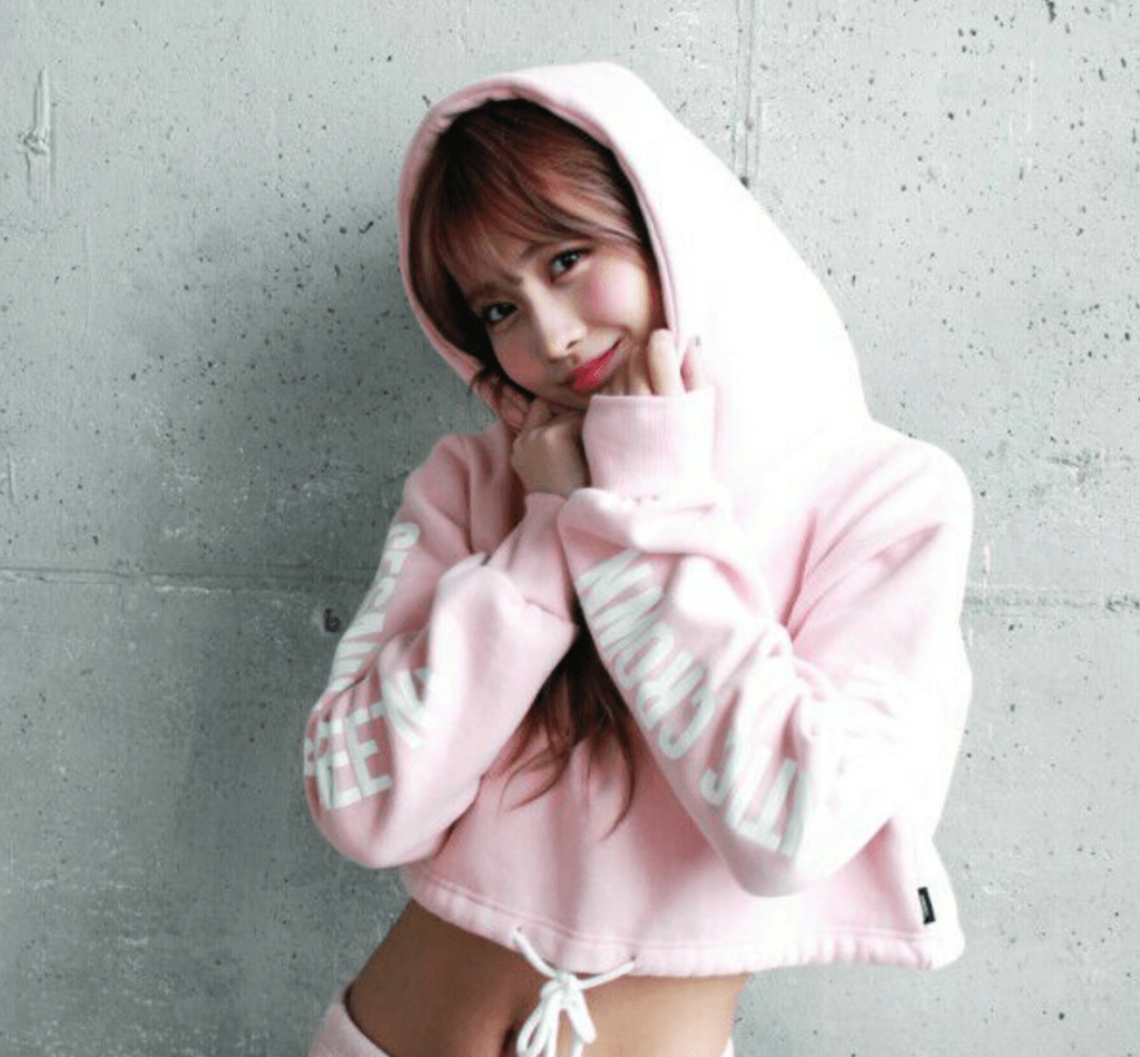 このパーカーを着たモモの写真は他にもありますか ノックノック時代 彼女の私の好きな時代 K Pop Wacoca Japan People Life Style このパーカーを着たモモの写真は他にもありますか ノックノック時代 彼女の私の好きな時代 K Pop Wacoca Japan People Life Style