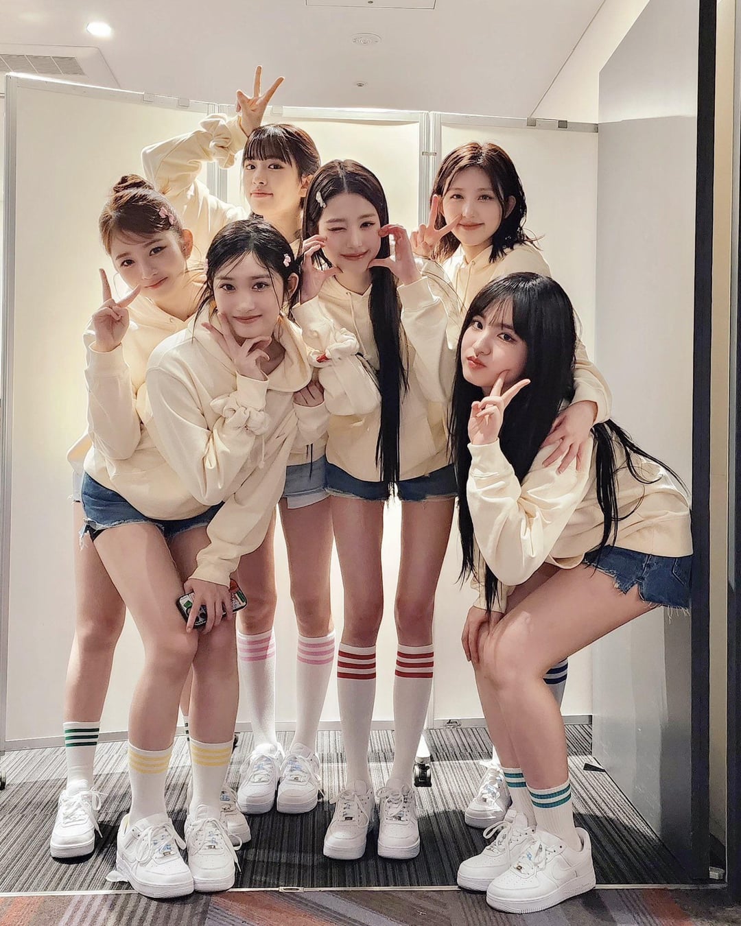 230218 IVE Official Japan Twitter Update IVE THE FIRST FAN CONCERT