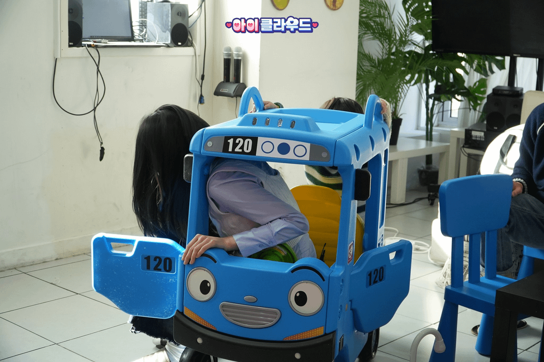 [230209] VIVIZ with Kylo and Kevin Dockry The Return of Superman