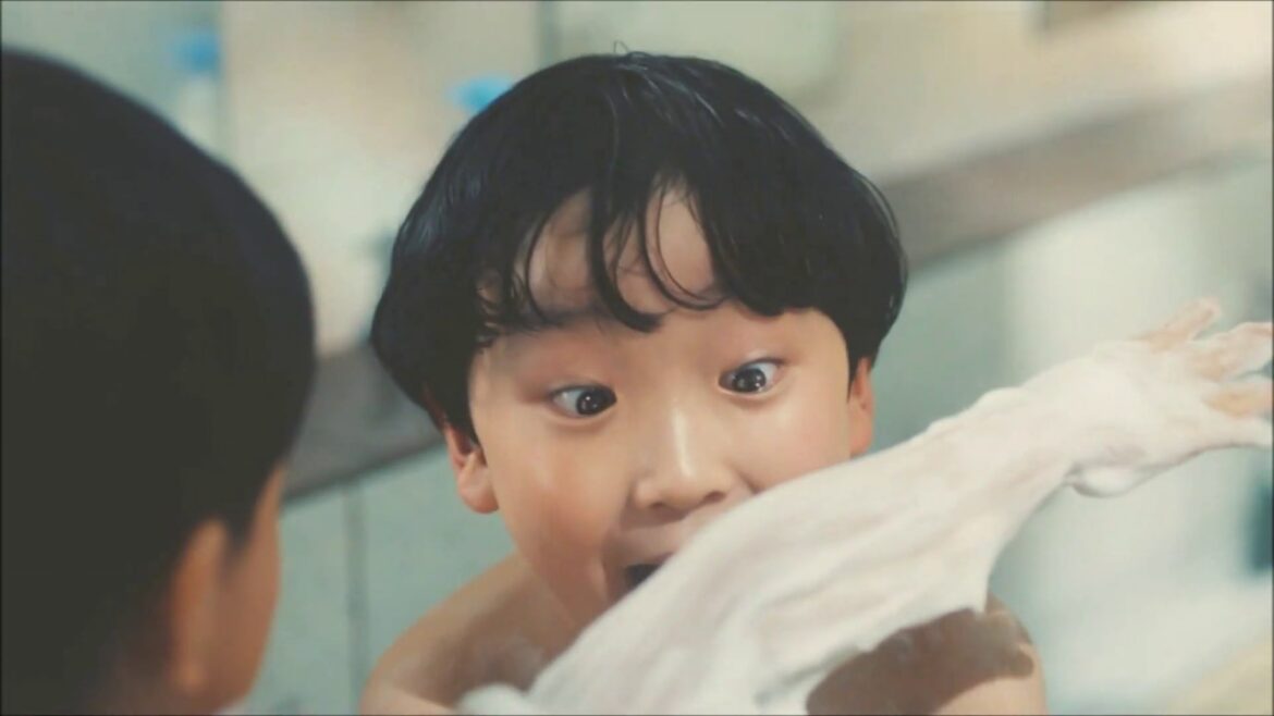 二人の男の子が銭湯で泡だらけ！！「ビオレＵ」のＣＭ Two boys are foamy at a public bath! Commercial of "Biore U"