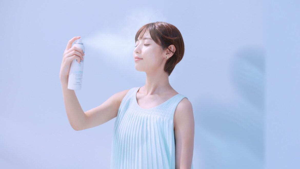 花王 キュレル 肌の奥（角層）まで潤う　ディープモイスチャースプレー CM 白石聖