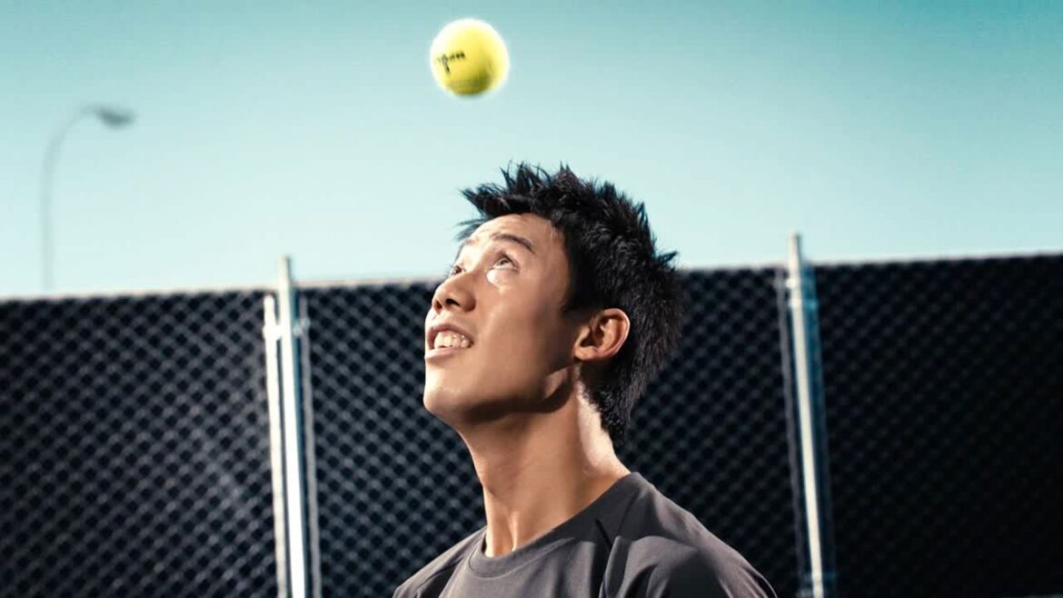 錦織圭、テニスボールでヘディング披露　『h&s for men』新CM「プライベートテニス」篇