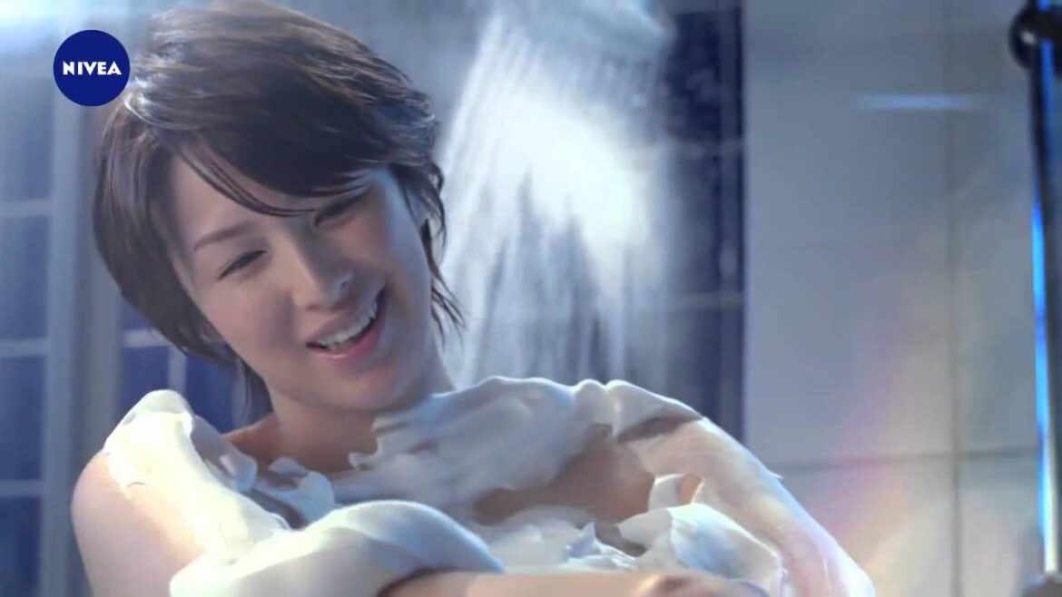 【吉瀬美智子】ニベア花王 ニベア エクストラタッチ「ボディウォッシュ誕生」篇 CM