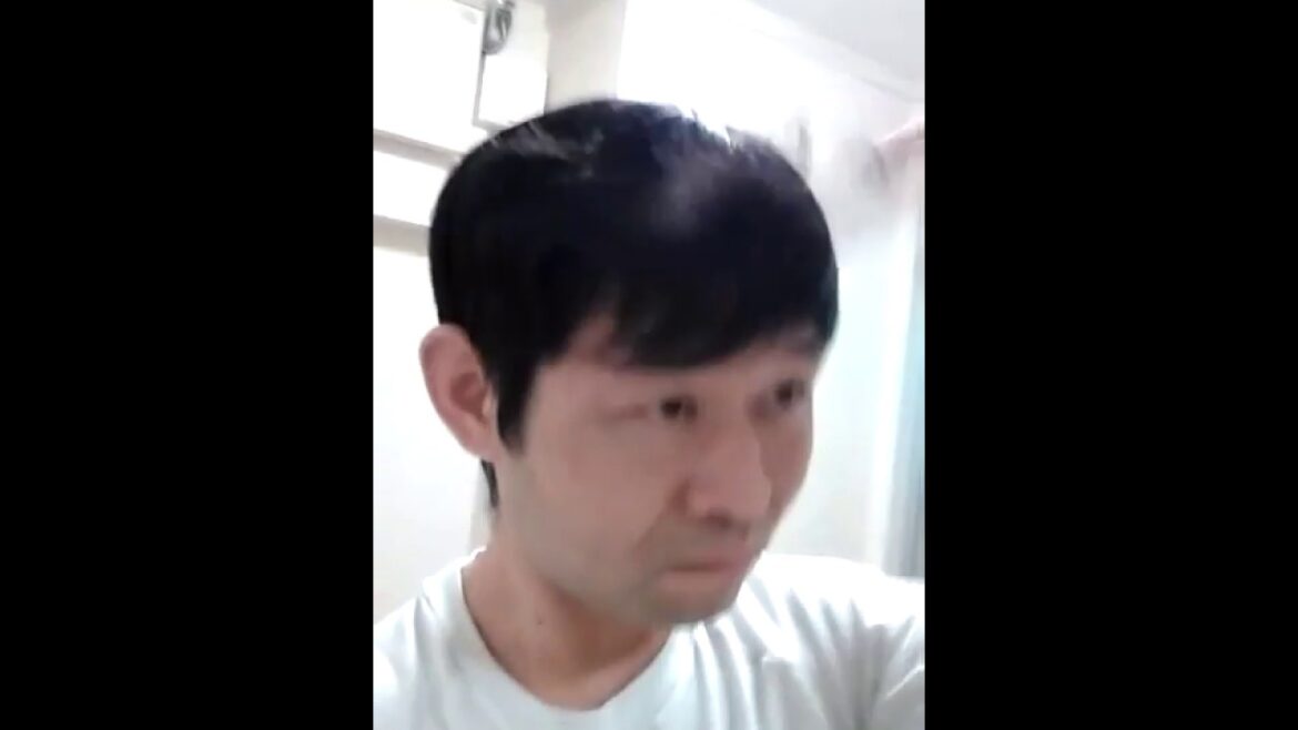 髪をとかす