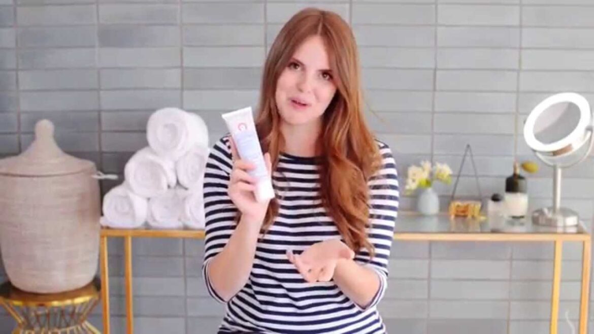 Cleanse and Soothe Sensitive Skin with First Aid Beauty's Face Cleanser | Sephora