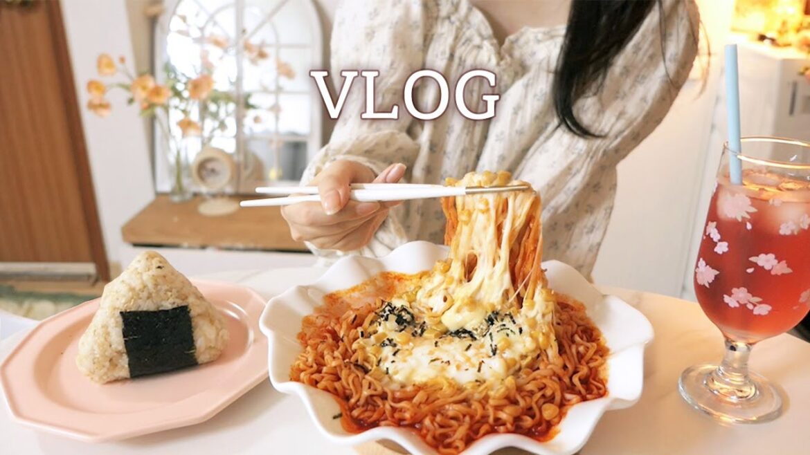 ENG 콘치즈 불닭볶음면🔥, 몬테크리스토 샌드위치🧇 만드는 대학생 자취생 생일주간 알찬 먹방 브이로그 ● 생일 선물 언박싱🎁 VLOG