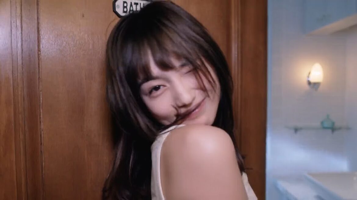 川口春奈、ハイテンションに服を脱ぎ捨てバスルームへ直行！ヤバT新曲「泡 Our Music」にノリノリ！　　いち髪新ＣＭ「玄関開けて、 すぐシャンプー」篇・「アンビリーバボゥ」篇