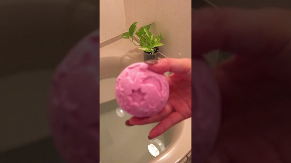 【LUSH】バズボムとフレッシュマスク 注意❗️最後に顔アップ😅 #Shorts