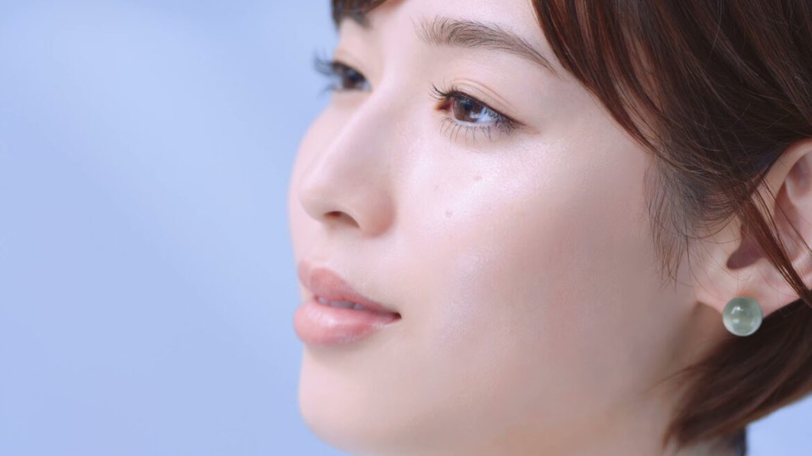 花王 キュレル 肌の奥（角層）まで潤う　ディープモイスチャースプレー 動画広告 白石聖