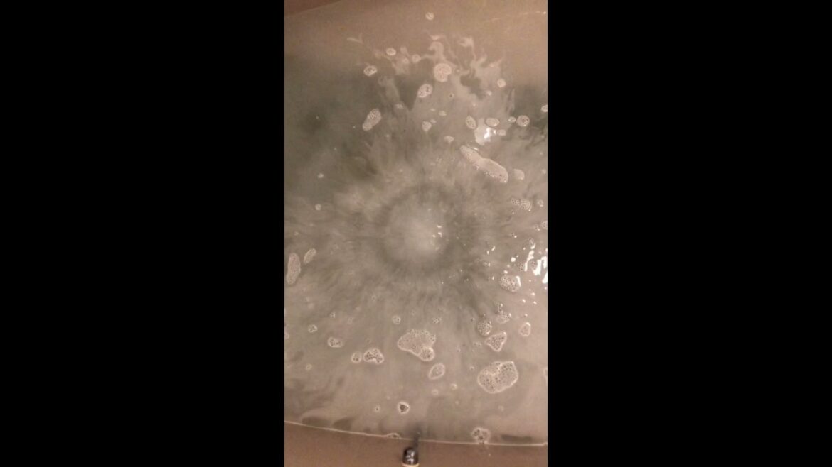 LUSHバスボム「雪合戦」めずらしく？沈むタイプ  #Shorts