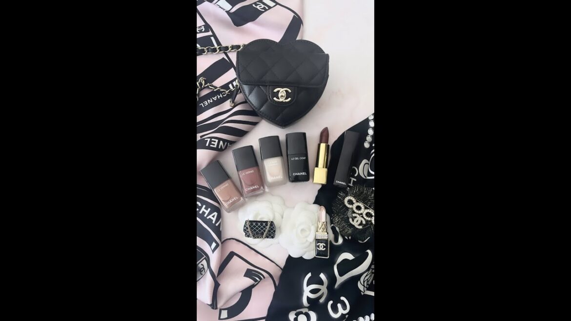 Chanel fall winter makeup | Chanel tweed collection | Chanel les vernis | Chanel fall winter 22