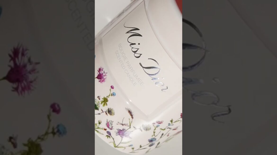 Miss Diorのキャンドル🕯ミレフィオリ柄がとっても可愛くて甘い香りがする🌹