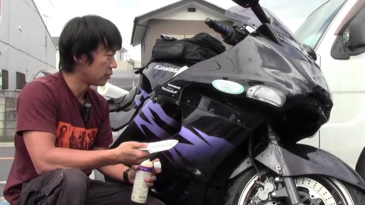 バイクの洗車の仕方（シャンプーのかけ方　クイックシャンプーを使っています