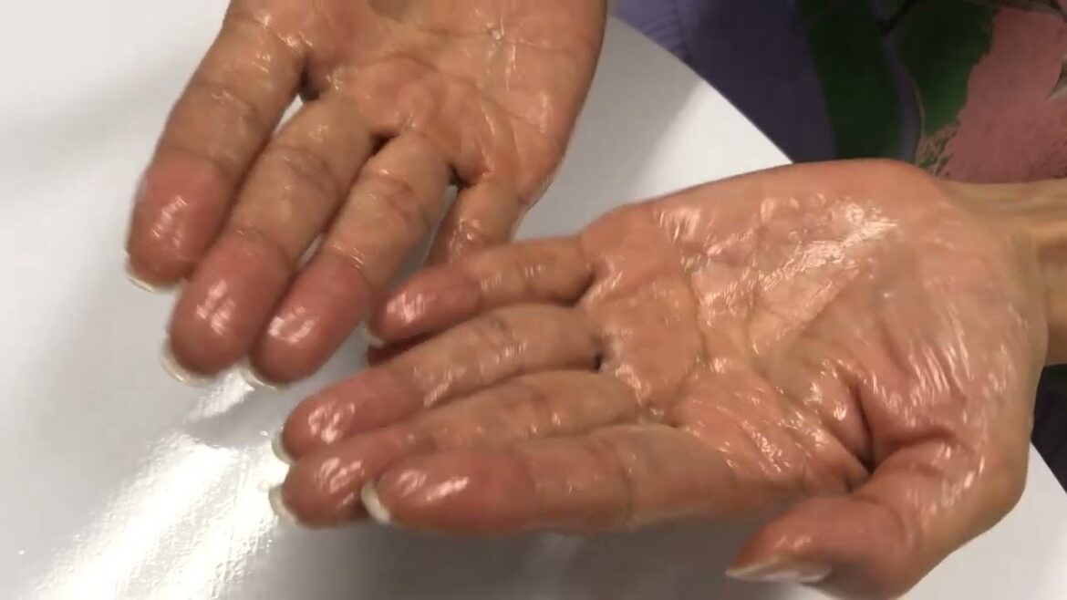 育爪カリテ（シアバター）を爪に塗る方法