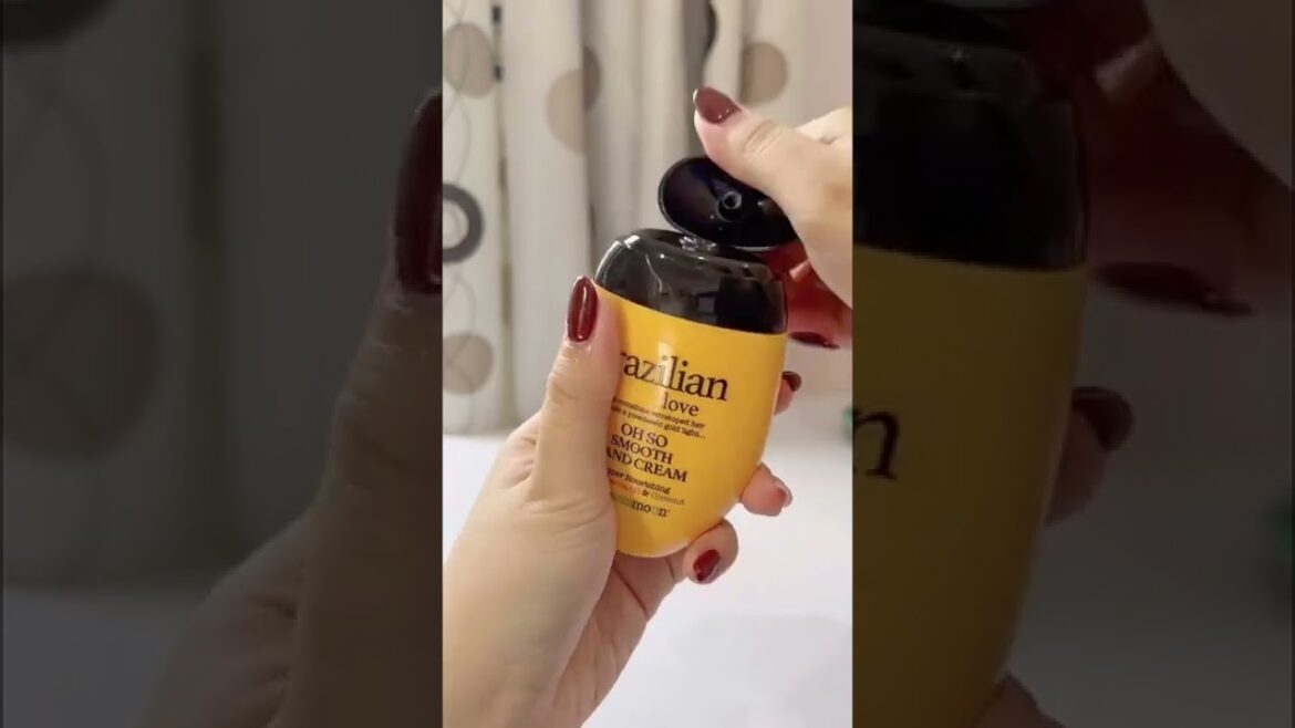 Hãy nhớ chăm sóc tay vào mùa đông nha #shorts Hãy nhớ chăm sóc tay vào mùa đông nha #shorts