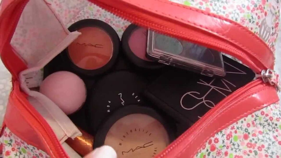 What’s In My Carry On Bag / Packing Makeup,Toiletries and Clothes in your Carry-On What's In My Carry On Bag / Packing Makeup,Toiletries and Clothes in your Carry-On