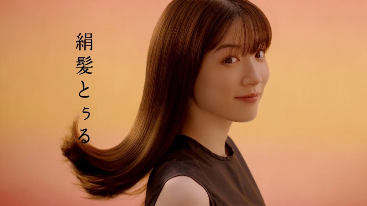 永野芽郁、「とぅるん」な髪にドヤ顔！？　いち髪 THE PREMIUM新TVCM